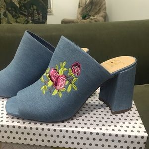 NEW 🌹Gorgeous Blue Mule Sandles